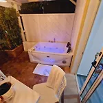 Luxury Jacuzzi Filomena Aparthotel