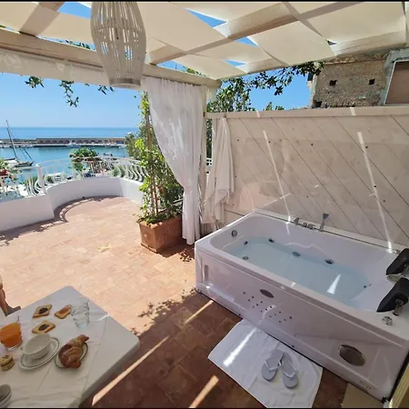 Aparthotel Luxury Jacuzzi Filomena Marina di Camerota