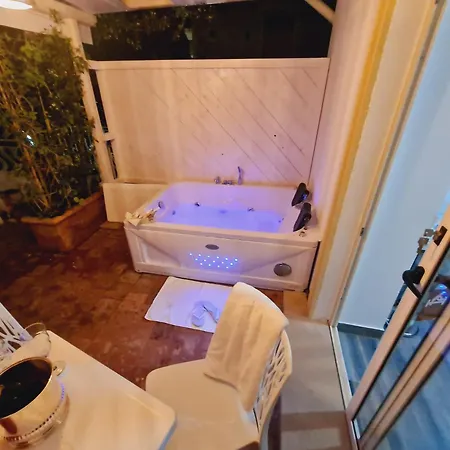 Luxury Jacuzzi Filomena Aparthotel