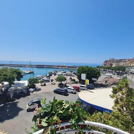 Apartahotel Luxury Jacuzzi Filomena 4*